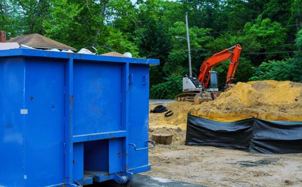 Jak pozbyć się odpadów wielkogabarytowych i innych śmieci z posesji?