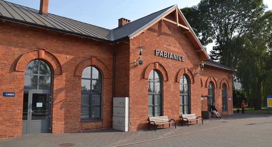 Grafika promocyjna wydarzenia Spacer po południowej części Pabianic z przewodnikiem
