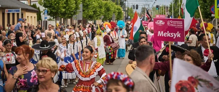 Jedenaście zespołów, jeden park i folklor z całego świata