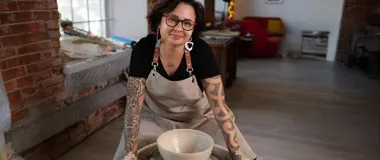 Glina znalazła dom w starej tkalni i przyciąga ludzi po pracy