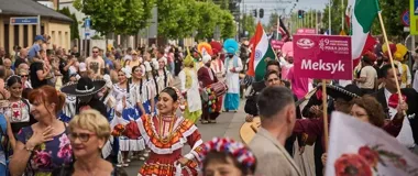 Jedenaście zespołów, jeden park i folklor z całego świata