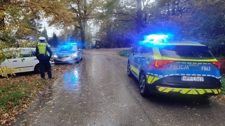 Prawie 1,6 promila i dzieci w aucie. Zderzenie w Róży pod Pabianicami