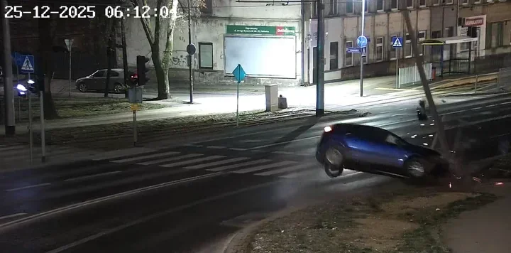 Zdemontował tablice po świątecznej kraksie - 19-latek z Pabianic przyznał się