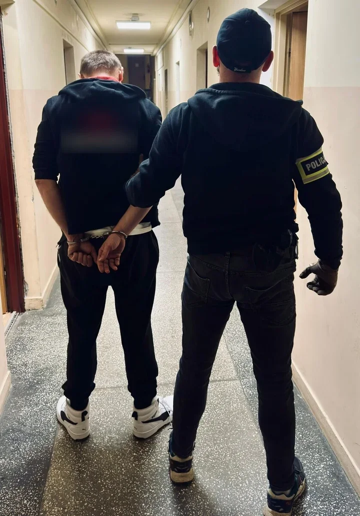 Zabrał z auta 26 000 zł i w dzień poszedł na zakupy - zatrzymano 39-latka