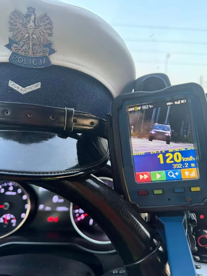 Kierowca BMW pędził 120 km/h w mieście. Pabianiccy policjanci zatrzymali kilku