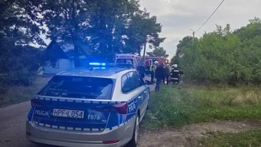 Bez kasku wpadł hulajnogą do rowu. 16-latek trafił do szpitala