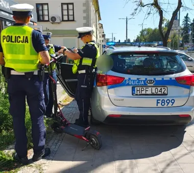 Kask na głowie, nie w plecaku. Policja sprawdzi najmłodszych w Pabianicach