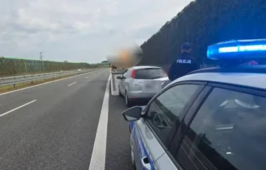 Kontrola na S14 skończyła się uderzeniem w radiowóz. Kierowca był pijany