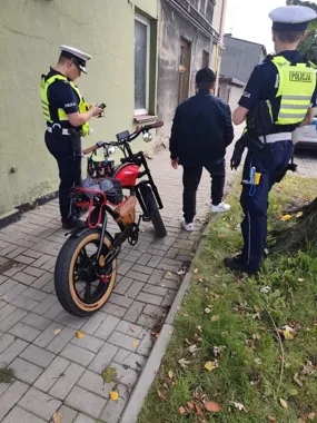 Wyglądały jak rowery, ale policjanci sprawdzali je jak inne pojazdy