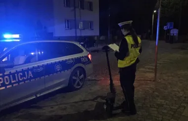 Jedna hulajnoga, dwóch nastolatków i betonowy słupek. Złamanie ręki