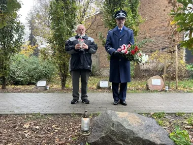 Przed Wszystkimi Świętymi uczczono w Pabianicach pamięć przedwojennych policjantów