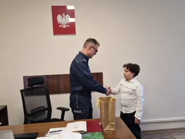 9-latek w Pabianicach zadzwonił po pomoc i uratował mamę