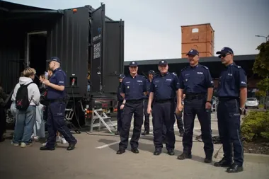 Escape Truck w Pabianicach - ciężarówka, która pokazuje, jak handlarze ludźmi wciągają ofiary