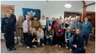 Seniorzy z Huty Dłutowskiej usłyszeli, jak działają oszuści i kieszonkowcy