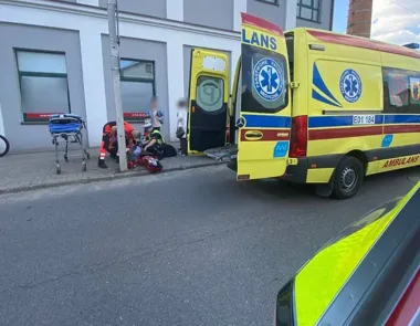 Popisy na rowerze skończyły się w szpitalu - 11-latek uderzył w auto