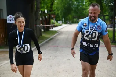 Pabianiccy policjanci z podium triathlonu pod Skierniewicami