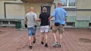 Koparka zatrzymała ucieczkę 21-latka - policjanci z Pabianic przerwali serię oszustw