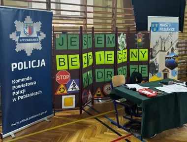 Pabianicka policja postawiła dzieci na drogowym torze w szkolnym konkursie