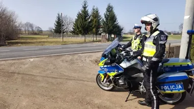 Policyjni motocykliści wrócili na drogi - „Łapki na kierownicę” mierzą koncentrację kierowców