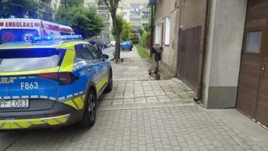 Na hulajnodze przewoził siostrę. Skończyło się szpitalem w Pabianicach