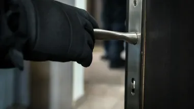 Domowa interwencja zakończyła się zatrzymaniem dwóch poszukiwanych