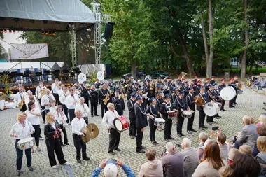 Cztery orkiestry dęte zagrały w Dobroniu. To był pierwszy taki przegląd