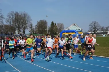 Zamiast półmaratonu pobiegli dychę i Pabianice znów żyły sportowym rytmem